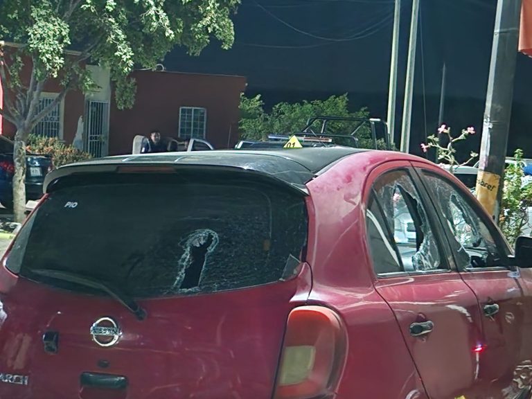 Disparan contra un automóvil estacionado y rompen cristales con martillo