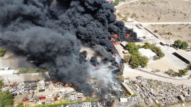 Confirman un herido y evacuan a 140 tras incendio en Culiacán