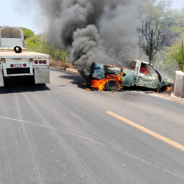 Desatan narcobloqueos operativo militar en Michoacán