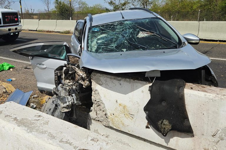 Heridas dos mujeres tras choque en la Culiacán-Eldorado