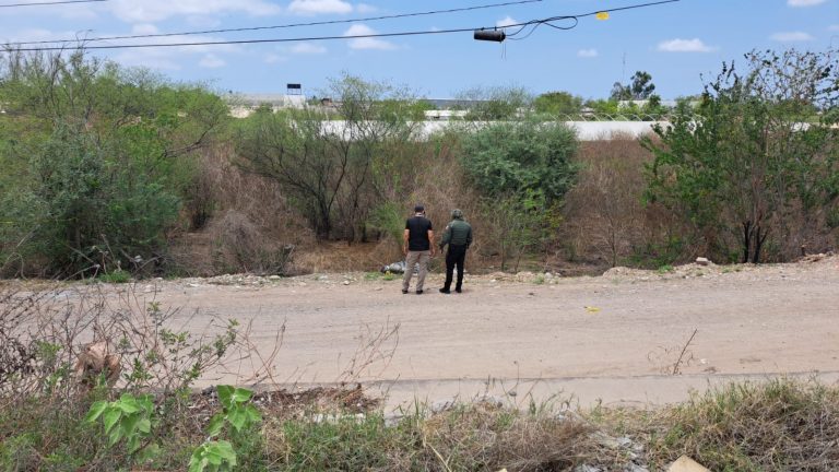 Hallan cadáver envuelto en cobija en el Piggy Back