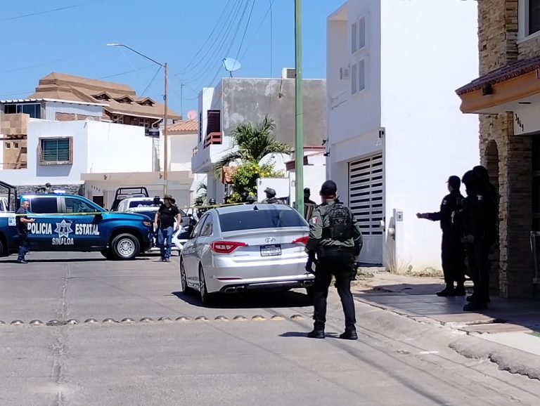 Lo ejecutan a balazos dentro de un auto