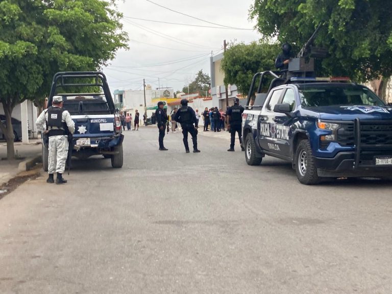 Realiza Morena plantón afuera del IEES en Navolato