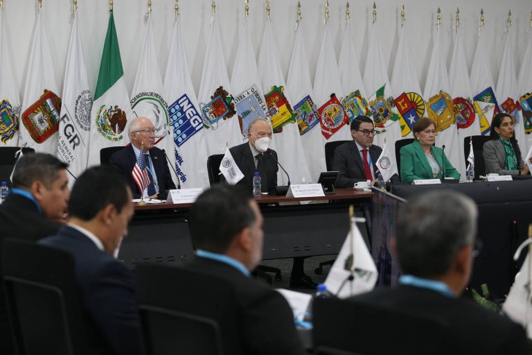 Va Fiscal de Sinaloa a CDMX… con embajador de EU