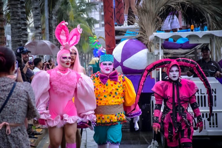 Reúne a 15 mil marcha LGBT en Mazatlán