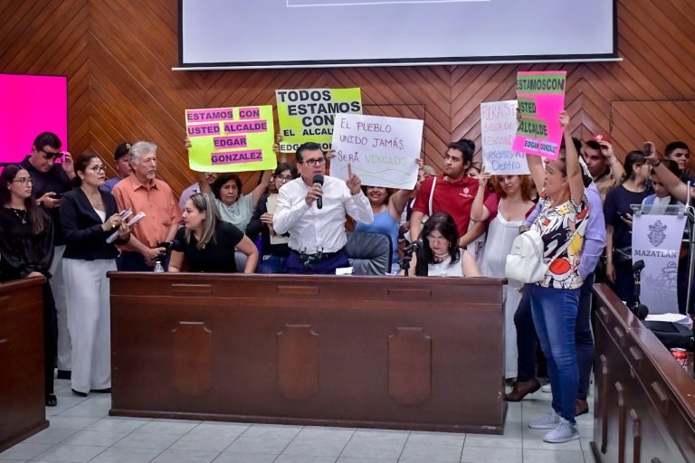 ‘Revienta’ alcalde a sindicato en Cabildo