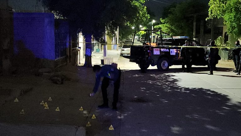 ¡Había 15 casquillos! Lo asesinan en la cochera de su casa