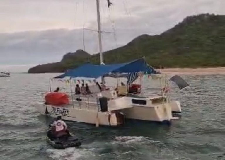 Evacuan a 7 en choque de catamaranes en Mazatlán
