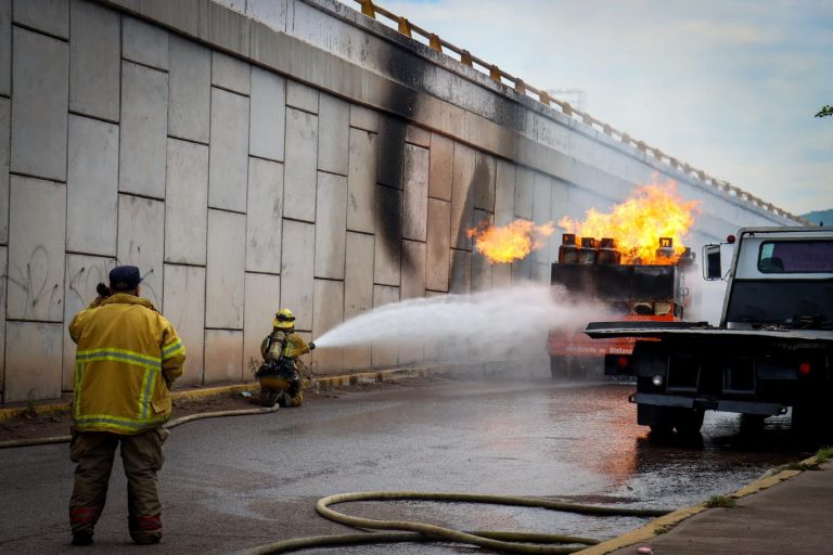 ¡Los tanques ardían! Es la emergencia en Culiacán
