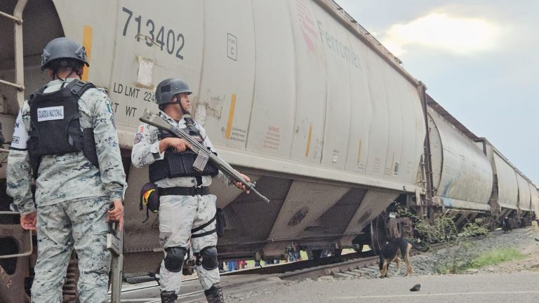 Muere un migrantes al caer de tren en Pueblos Unidos