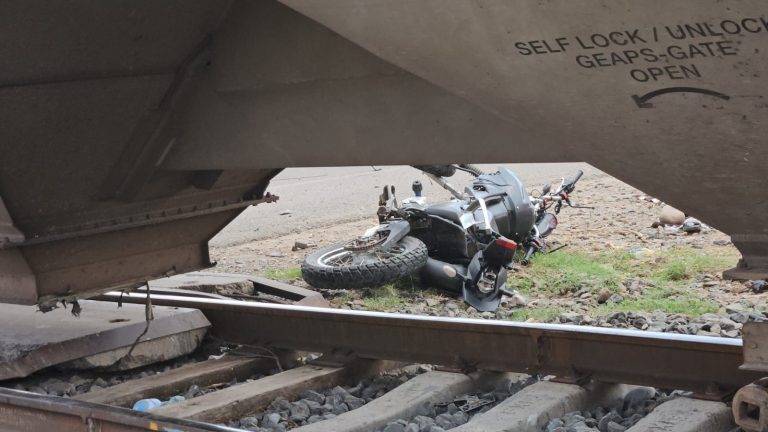 Muere al intentar ganarle el paso al tren en Quilá