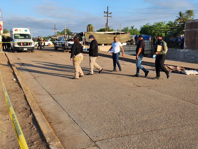 Dormía debajo de camión; muere atropellado en Villa Juárez, Navolato