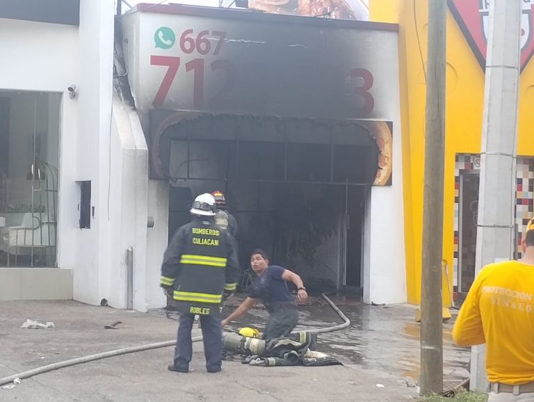 Se incendia pizzería; todos salen ilesos