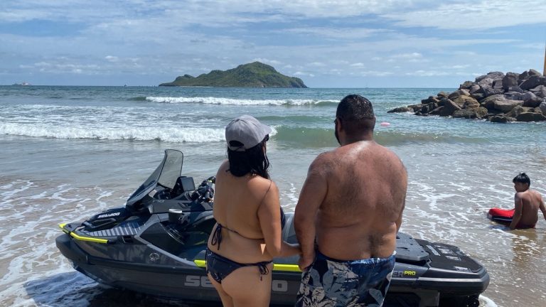 Bañistas son rescatados en playa Gaviotas