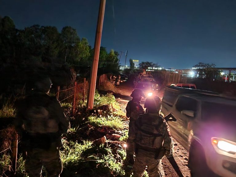 Estaba encintado de pies y manos