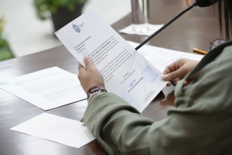 Avalan renuncia de Fiscal y declaran vacante