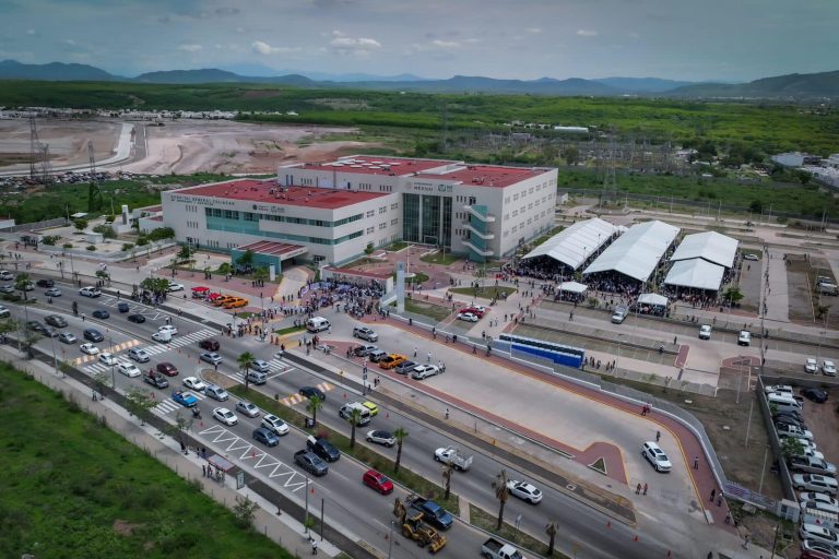 Arrestan a mujer en HGC; se hizo pasar por personal médico