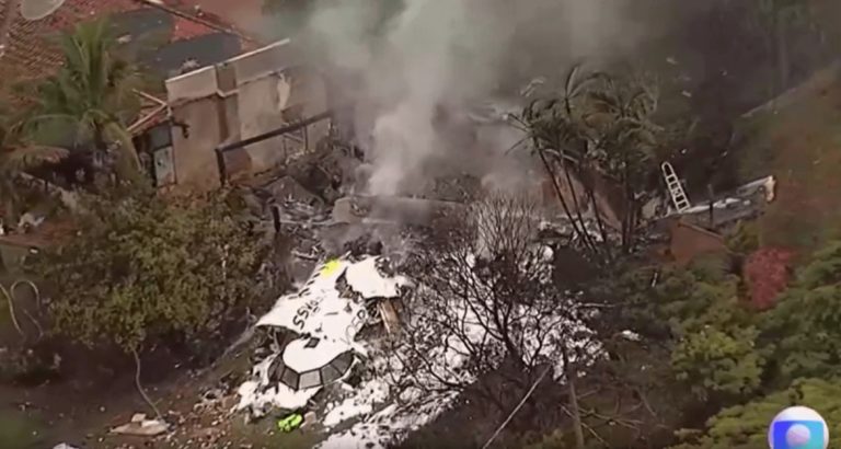 Mueren 62 al desplomarse avión en Brasil