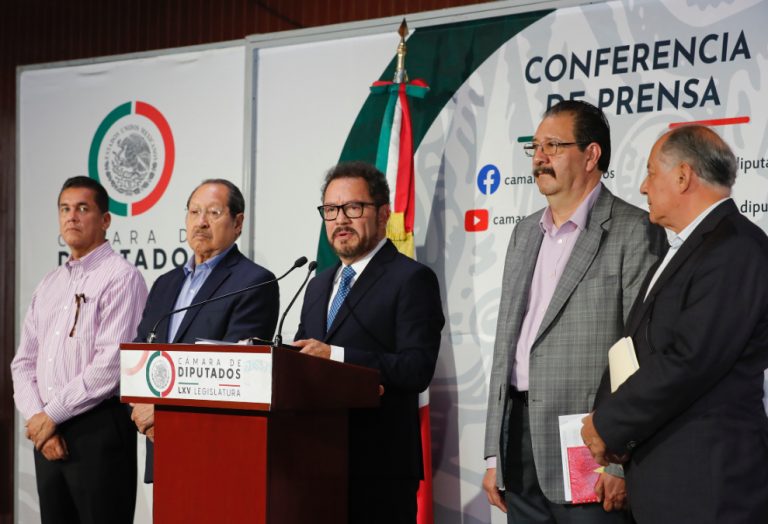 Va Morena por renovación total de la Corte para 2025