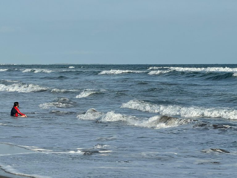 Cierra Guasave playas por mar de fondo