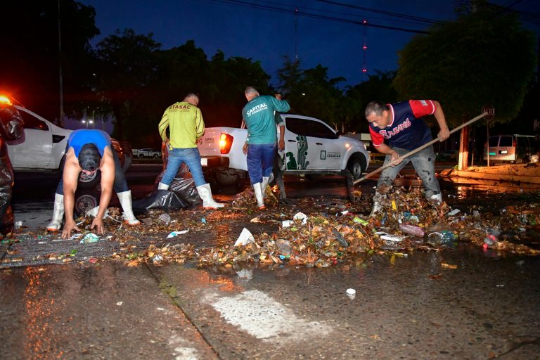 ‘Taponan’ Culiacán 2 tons de basura pasada la tormenta