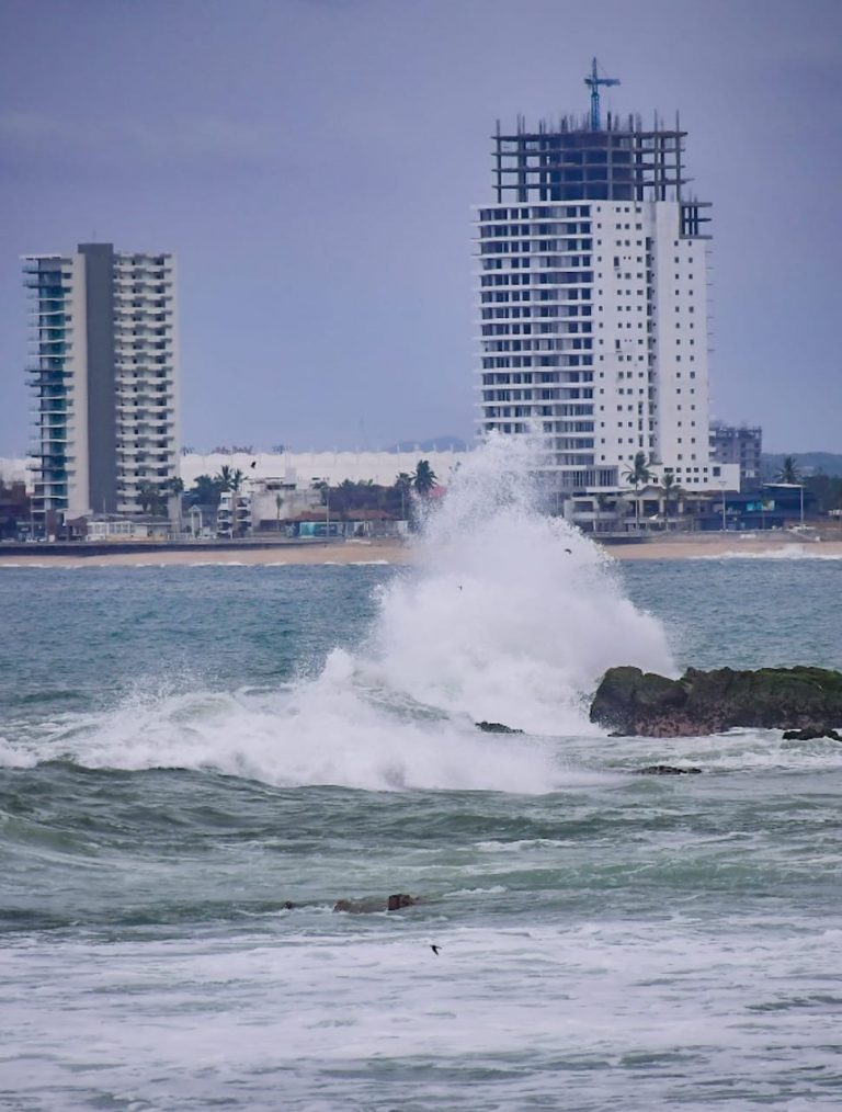 ¡Alerta bañistas! Condiciones de oleaje elevado prevalecerán en las próximas horas