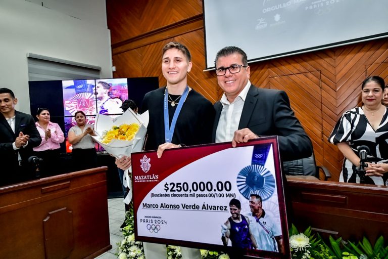 Dan Mazatlán a Marco Verde $250 mil y $100 mil a su entrenador