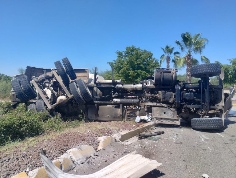 Vuelca y sale ileso sobre La Costerita