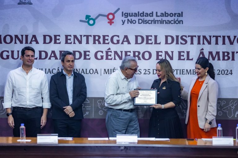 Distingue Rocha a 27 empresas por promover la igualdad de género