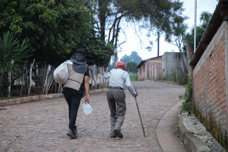Llevan apoyos a comunidades afectadas de la sierra