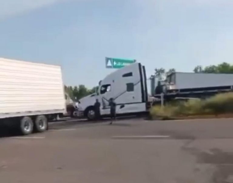 Reporta SSP otro bloqueo en la México 15, en Elota