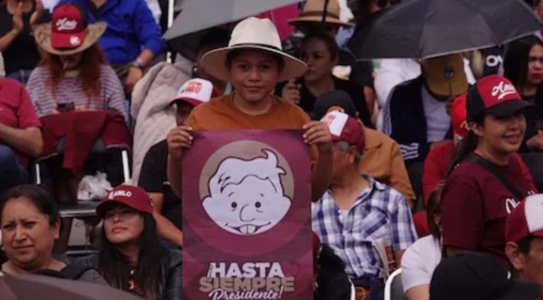 Denuncian robo masivo de celulares tras Informe de AMLO