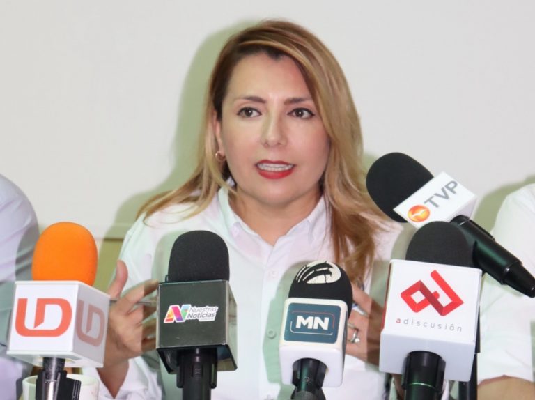 Compara presidenta del PAN Sinaloa a AMLO con Hitler