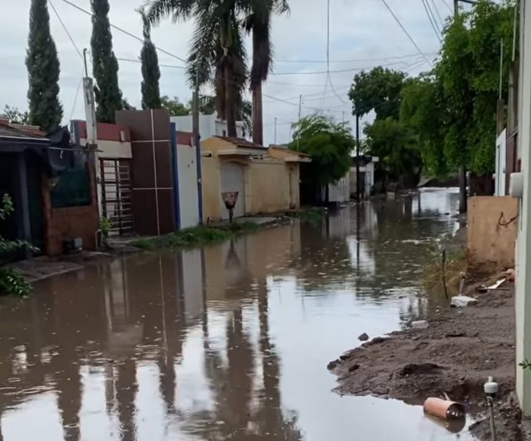 Registran colonias del poniente de Navolato inundaciones por días