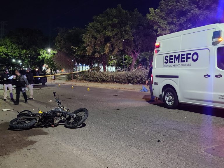 Pierde motociclista la vida luego de ser arrollado