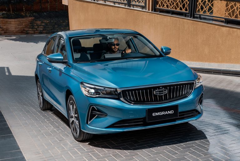 El Geely Emgrand entra vs Aveo, Versa y Virtus