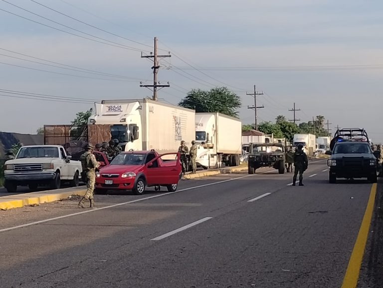 Aseguran camioneta, arma y granada rumbo a Villa Juárez, Navolato
