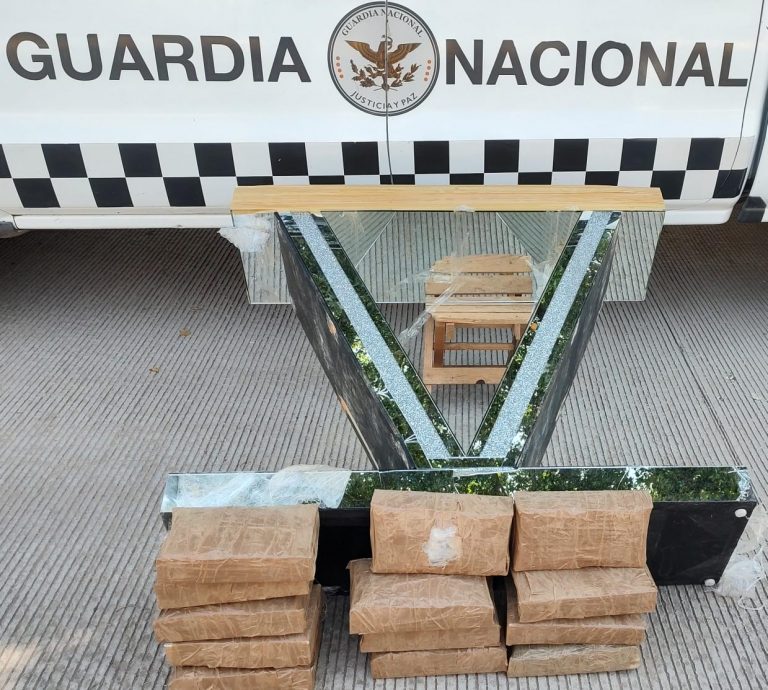 Decomisan en paquetería 13 kgs de cristal