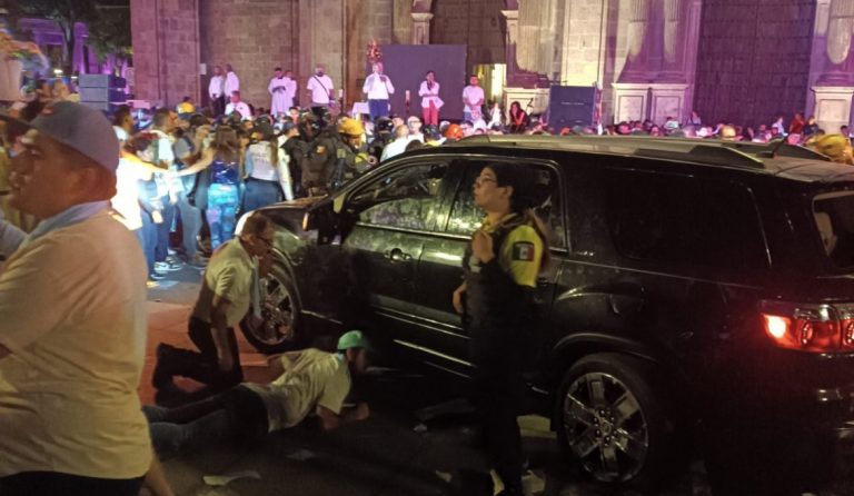 Suman 16 manifestantes atropellados en Catedral de Guadalajara