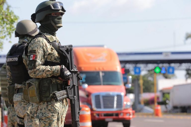 Decomisan armas y camionetas tras enfrentamiento en Elota