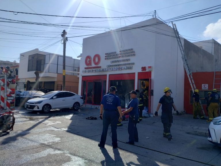 Queman negocio en Culiacán con empleados dentro