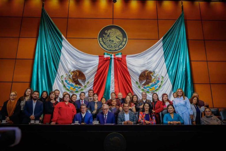 Arropan aliados de la 4T a Rocha