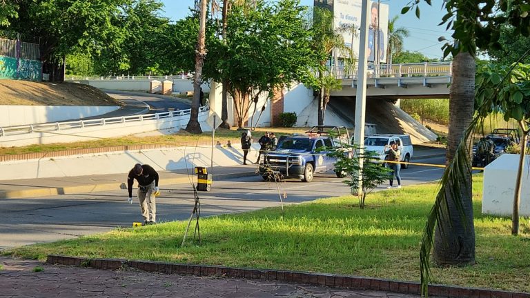 Atacan a balazos a adulto y un menor en malecón