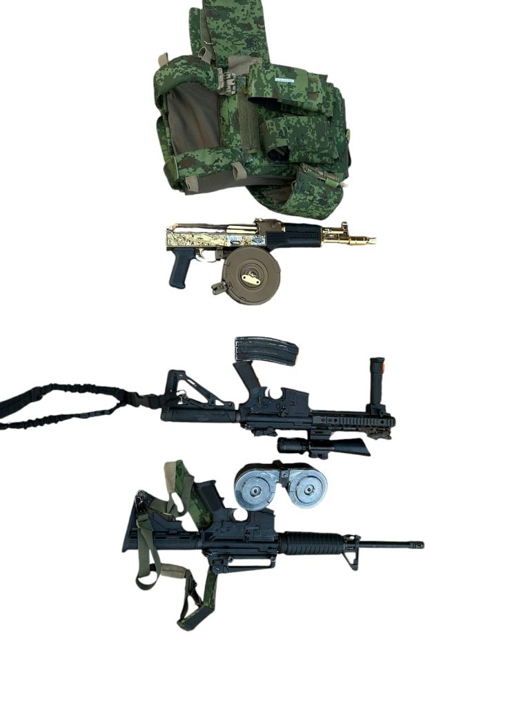 Aseguran a civil y armas tras reporte de disparos