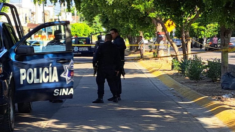 Lo acribillan sobre auto en Pradera Dorada