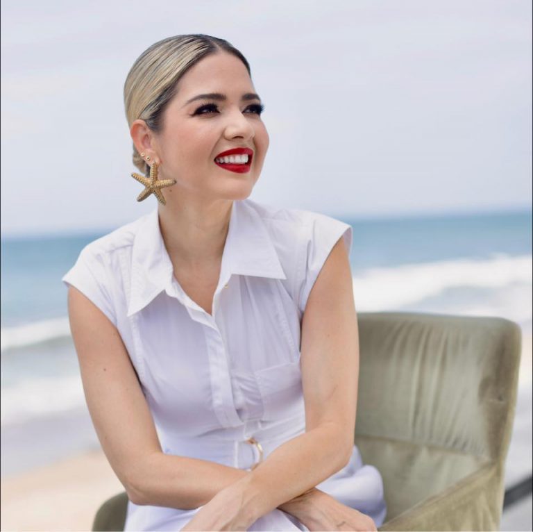 Tumban en Maxipista camioneta a alcaldesa electa de Mazatlán