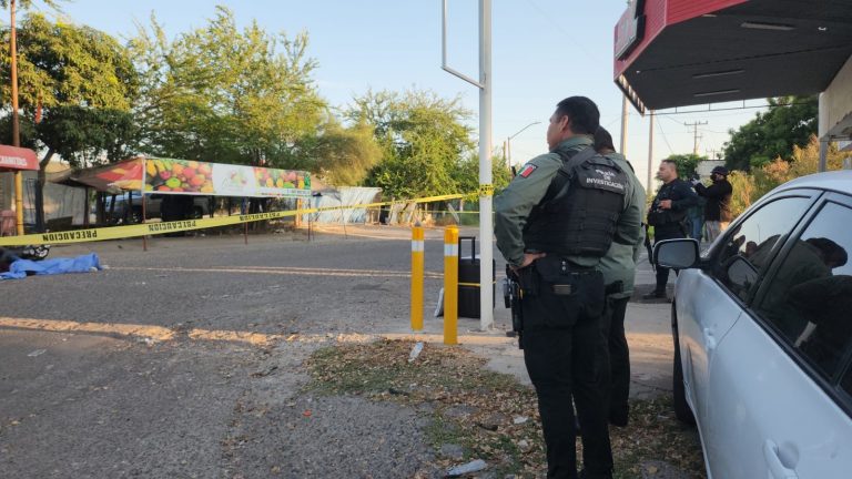 Iban en una moto; los ejecutan en Villas del Real