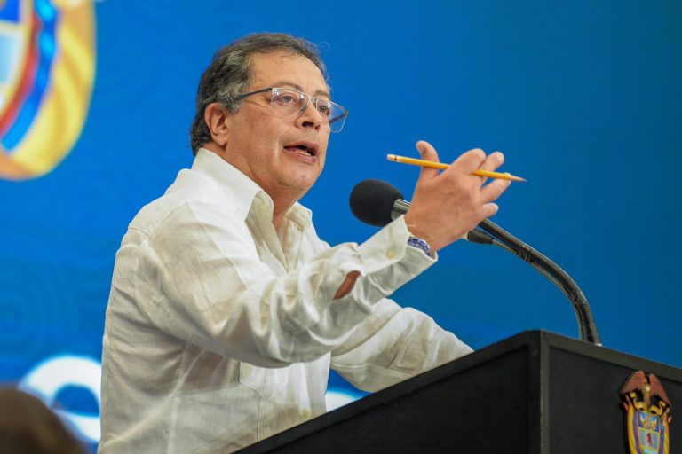Ordena Petro bombardear a disidencias de las FARC
