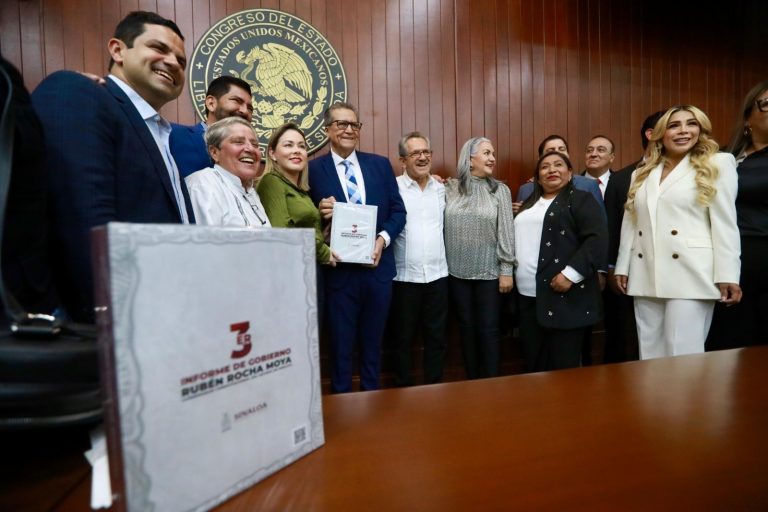 Recibe Congreso del Estado el Tercer Informe de Rocha