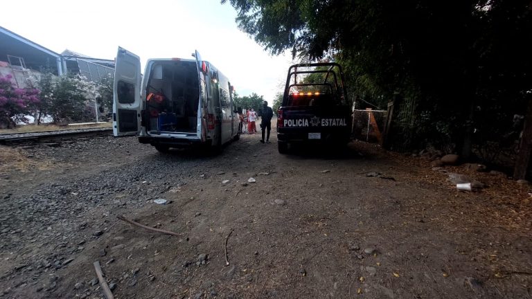 Lo encuentran severamente golpeado en vías del tren